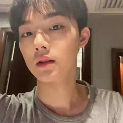 何佑凡